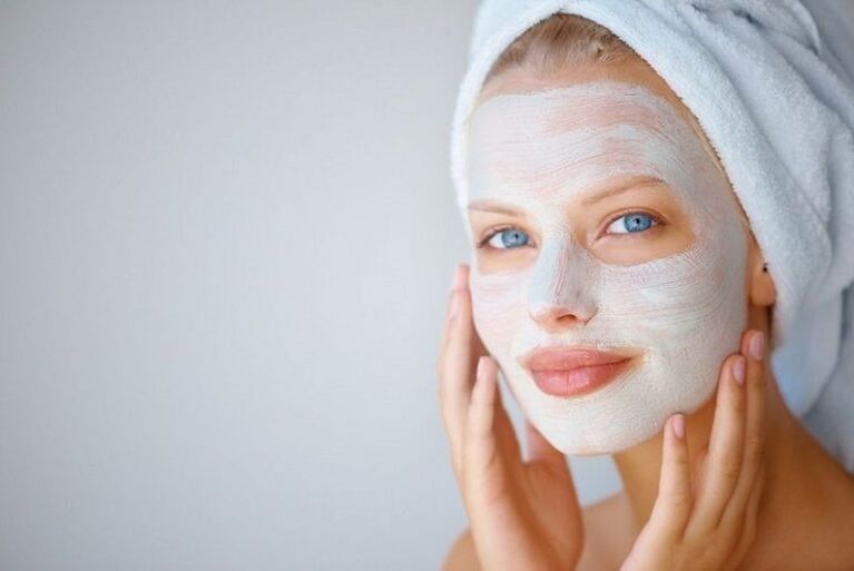 جلد کی تجدید کے لئے چہرے کا ماسک